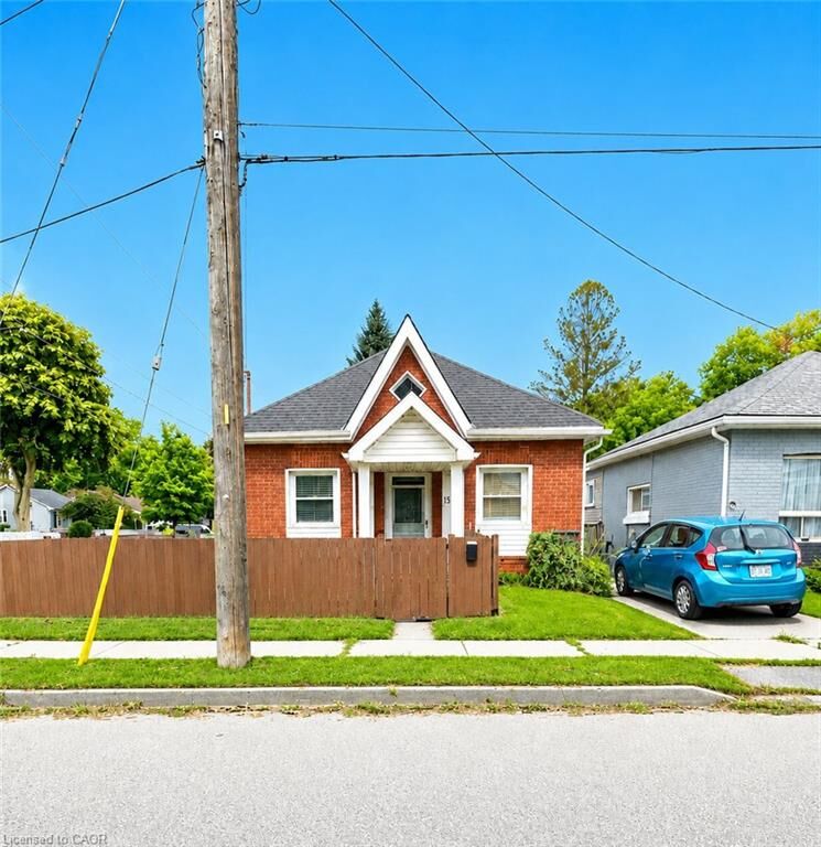 Property Photo:  15 Esther Street  ON N3S 6K3 