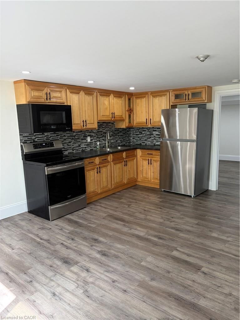 Property Photo: 2 Grant Boulevard 21 ON L9H 4L4