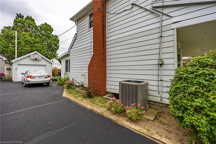 Property Photo:  72 Pine Street  ON N4B 1N9 