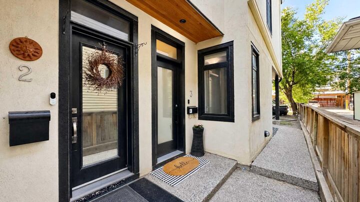 Property Photo:  2118 35 Avenue SW 3  AB T2T 2E3 