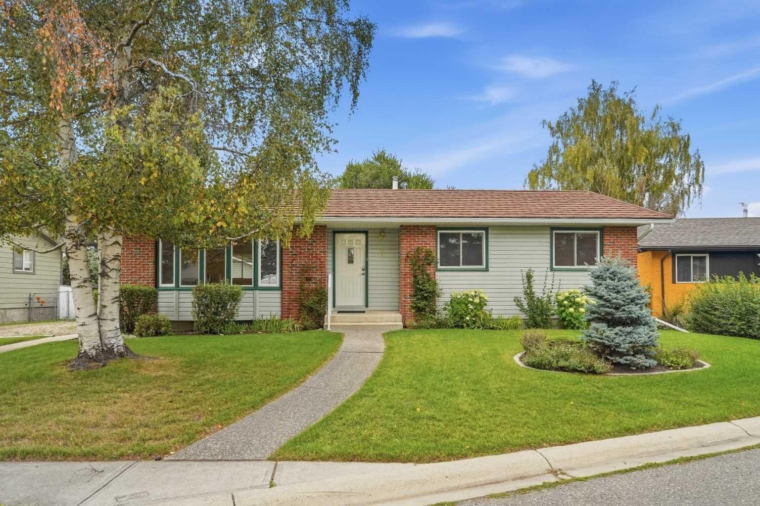 Property Photo:  7 Mist Road SW  AB T1V 1C4 