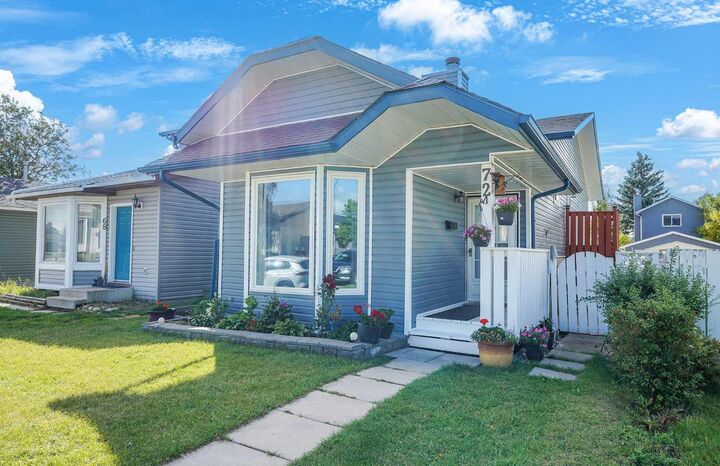 Property Photo:  72 Martindale Close NE  AB T3J 2V1 