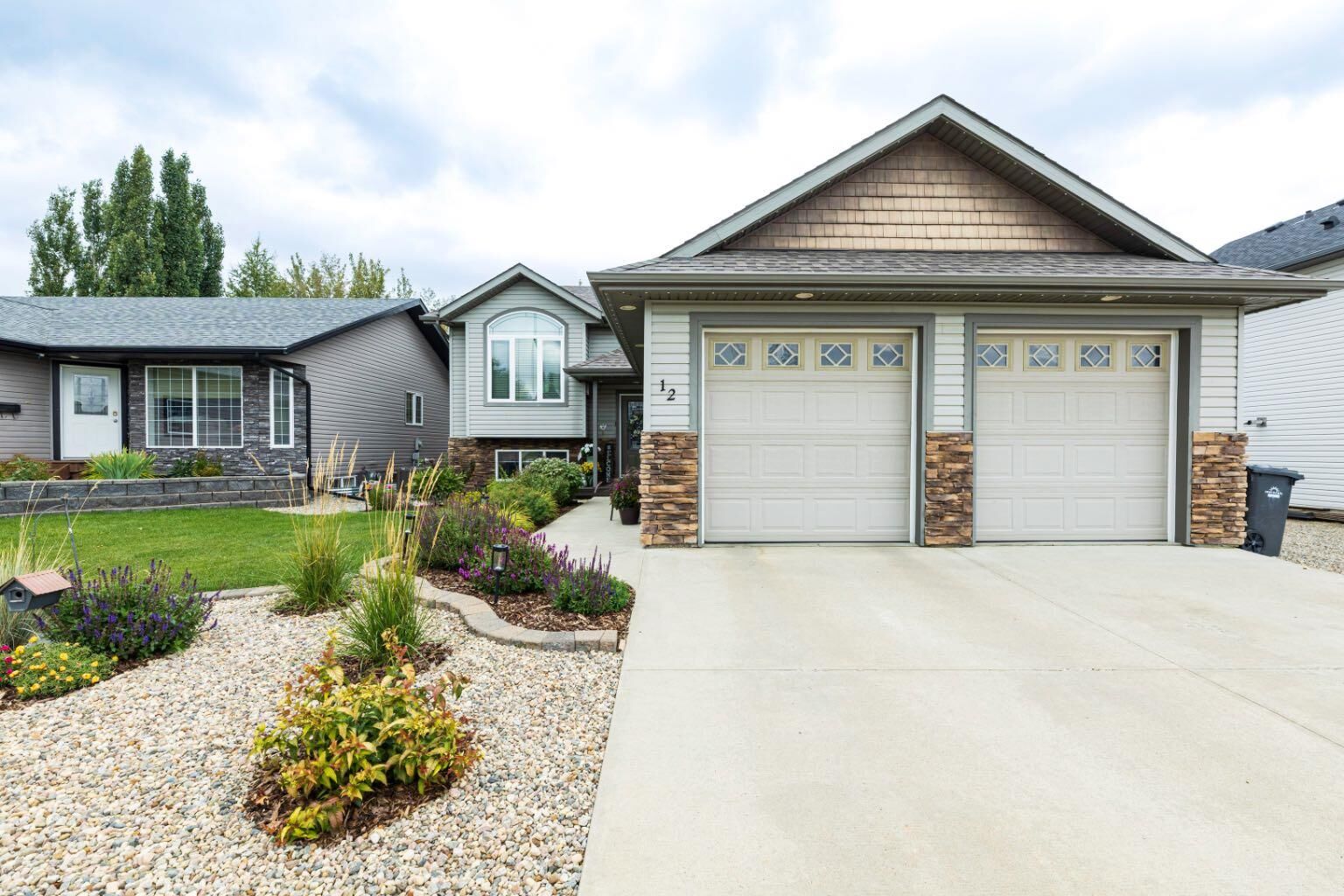 Property Photo:  12 Aspen Heights Way  AB T4G 1Y5 