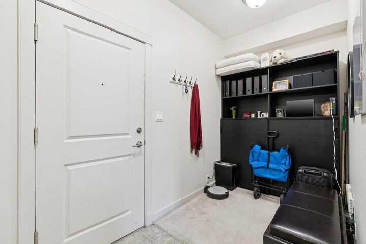 Property Photo:  5605 Henwood Street SW 2206  AB T3E 7R2 