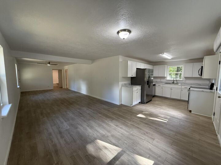 Property Photo:  1102 W Hawthorne Rd  LA 71446 