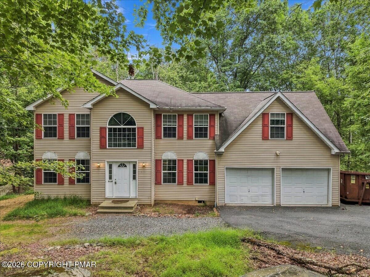 Property Photo:  