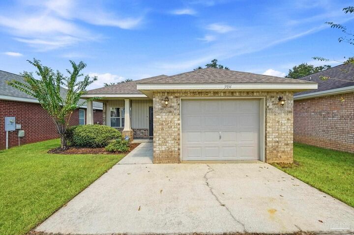 Property Photo: 3934 Willow Glen Dr FL 32571