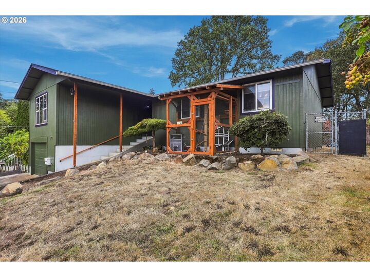 Property Photo: 274 N 4th St OR 97051