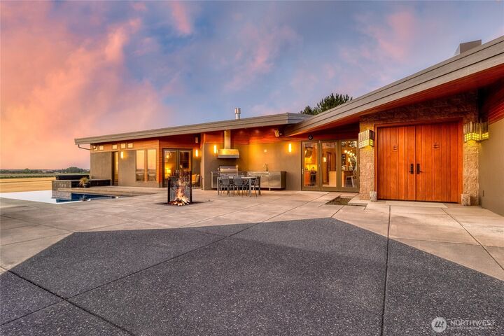 Property Photo:  2339  Palisades Lane  WA 99362 