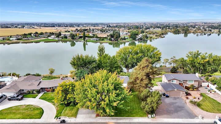 Property Photo: 614 N Crestview Drive WA 98837