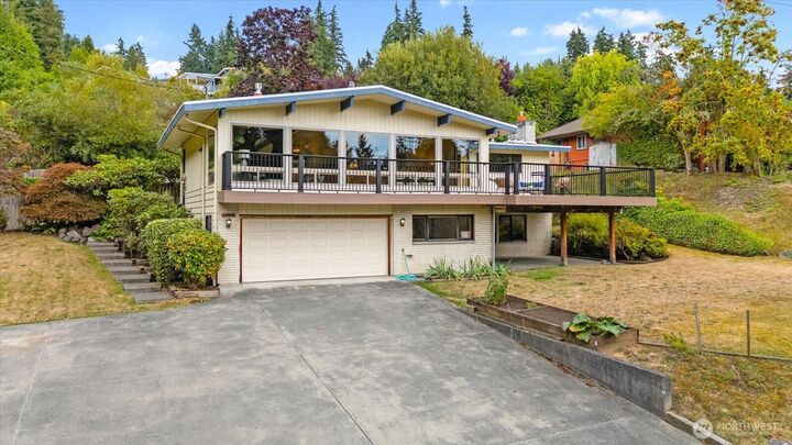 Property Photo: 17207 76th Avenue W WA 98026