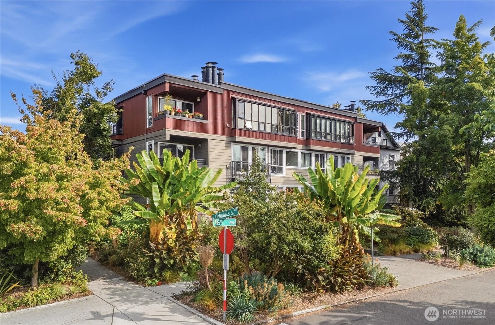 Property Photo: 1601 E Columbia Street 104 WA 98122