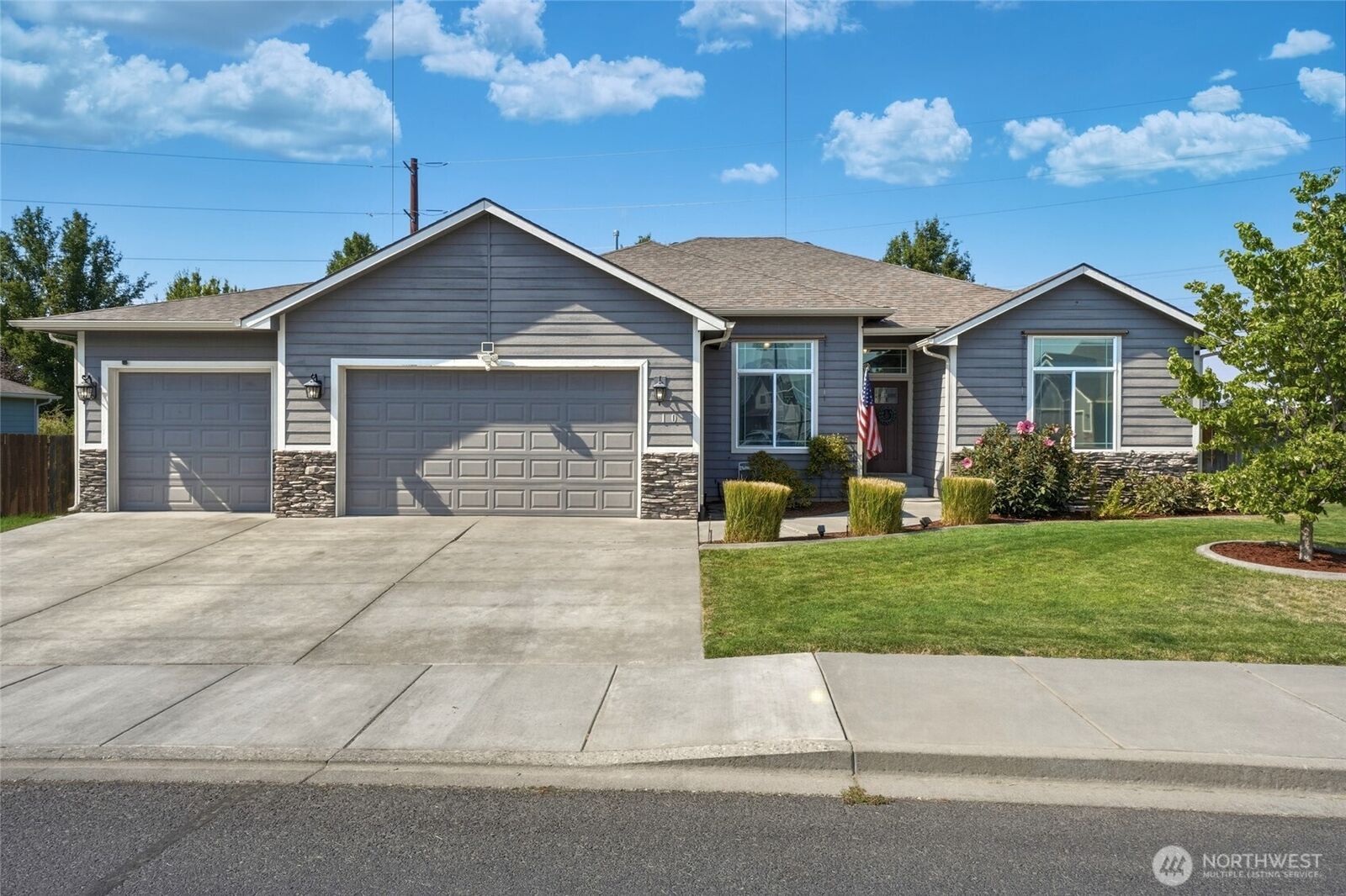 Property Photo: 10 Wilshire Street WA 99362