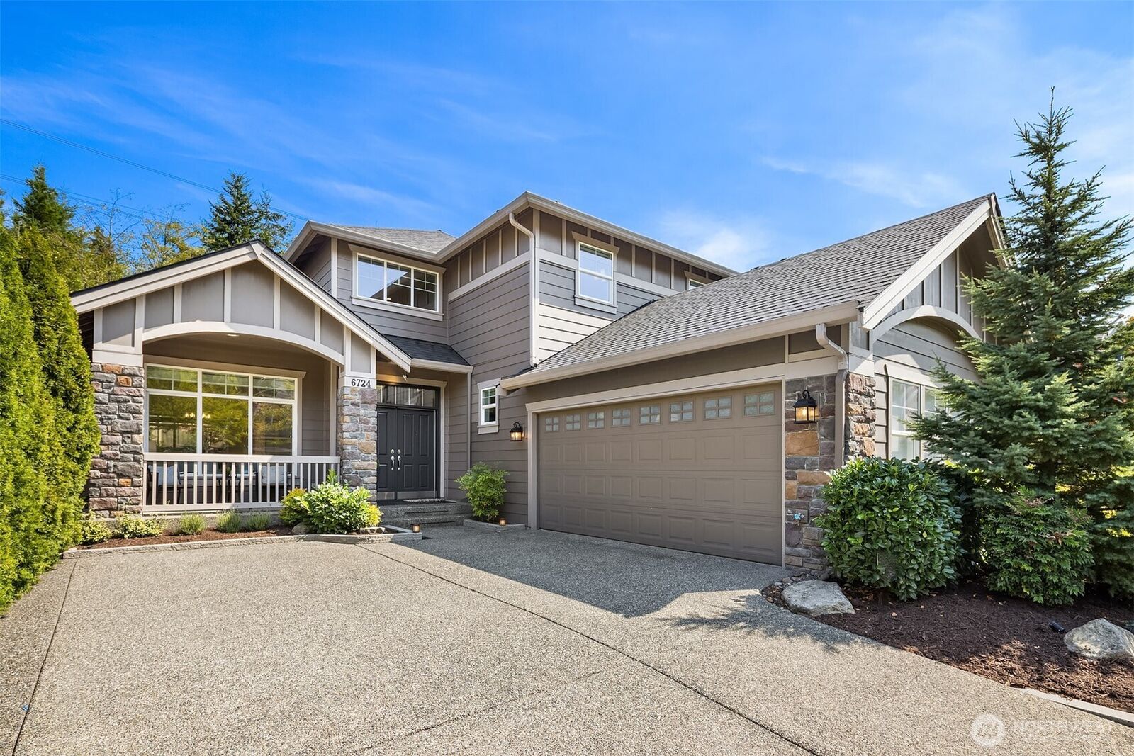 Property Photo: 6724 Crest View Avenue SE WA 98065