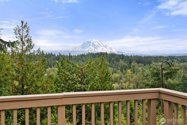 Property Photo:  9502  184th Avenue E  WA 98391 
