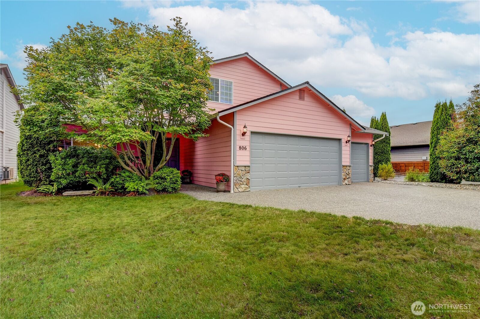 Property Photo: 806 Darwins Way WA 98252