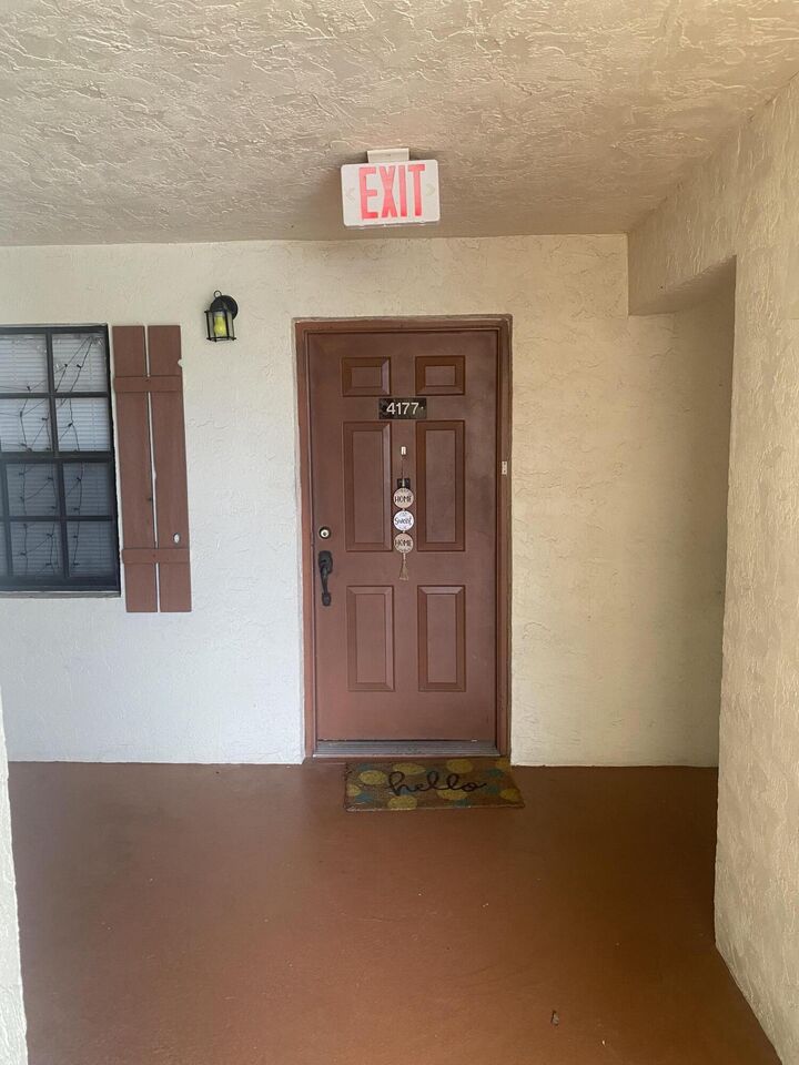 Property Photo: 4177 Oak Terrace Drive 4177 FL 33463