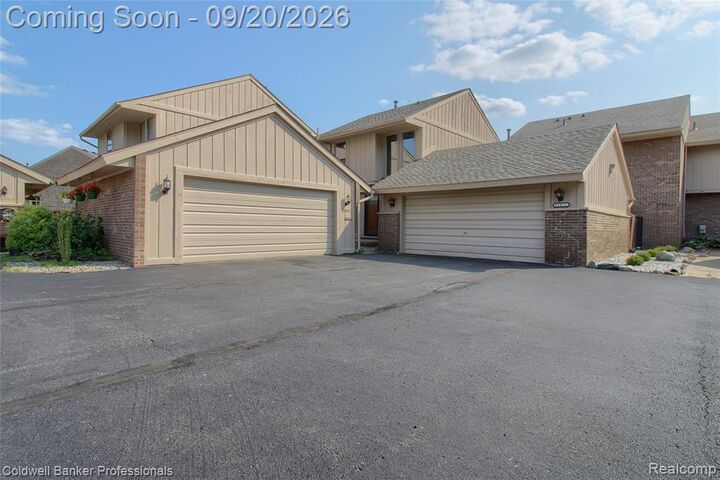 Property Photo:  35468 Heritage Lane  MI 48335 