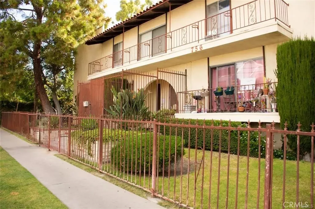 Property Photo: 756 N Inglewood 14 CA 90302