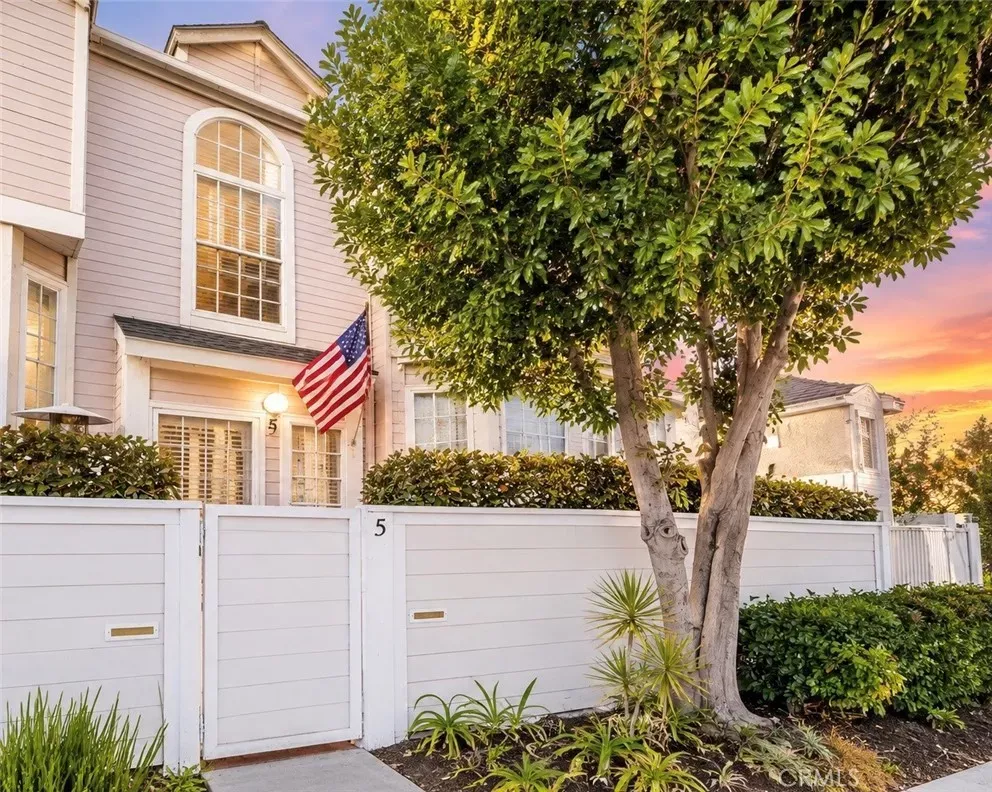 Property Photo: 1731 E 68th 5 CA 90805