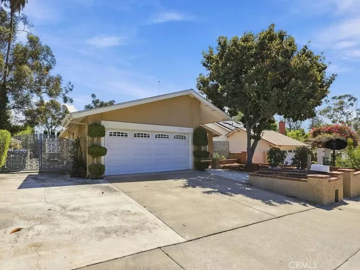 Property Photo:  23236 Via Bahia  CA 92691 