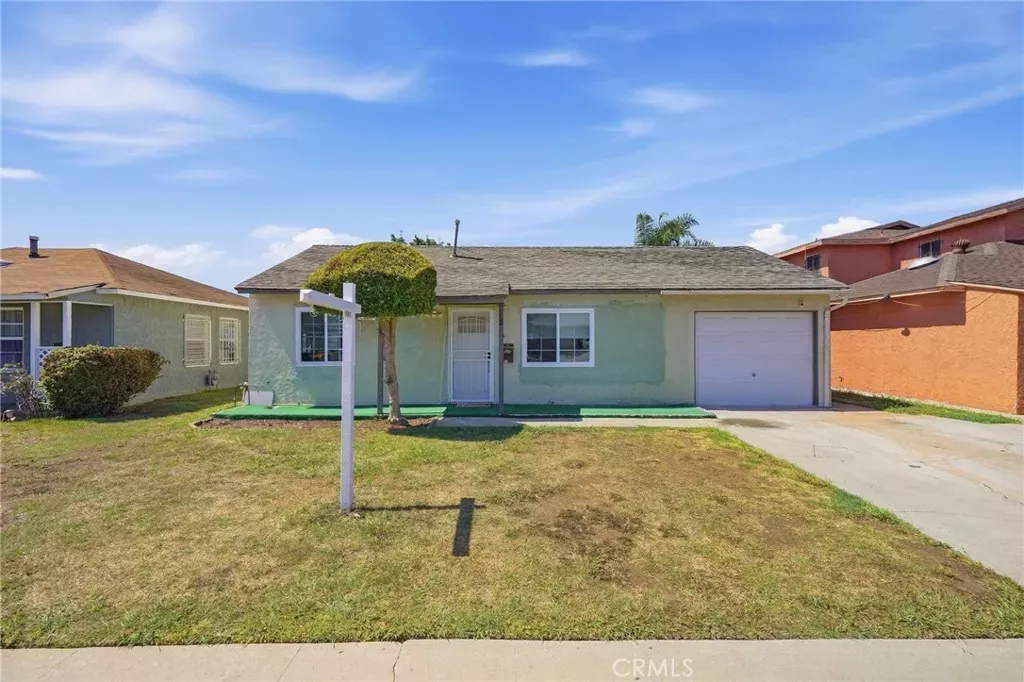Property Photo:  725 S Taper  CA 90220 