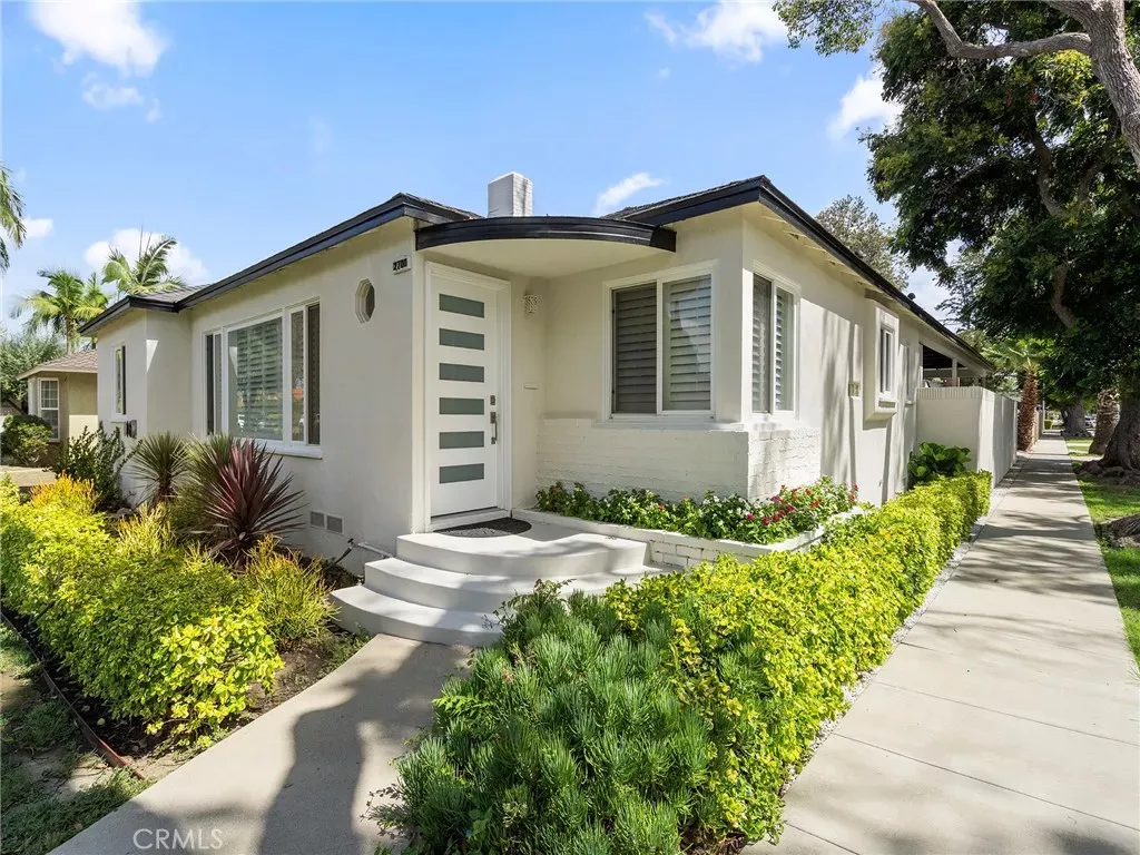 Property Photo:  2700 Eucalyptus Avenue  CA 90806 