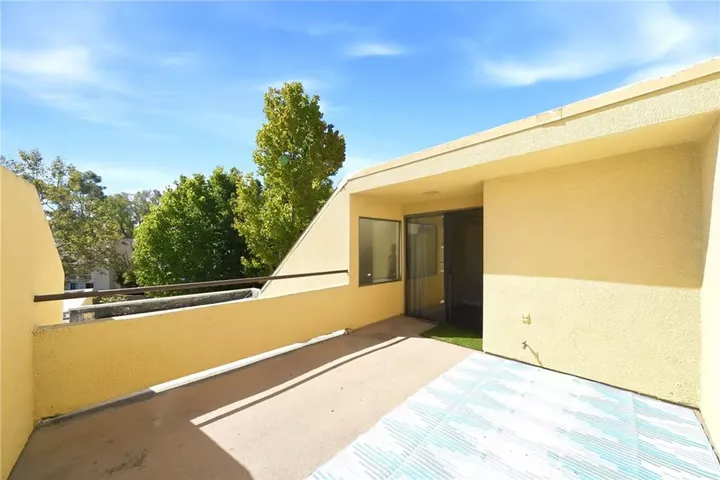 Property Photo:  25712 Le Parc 46  CA 92630 