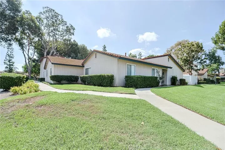 Property Photo:  1078 Border  CA 92882 