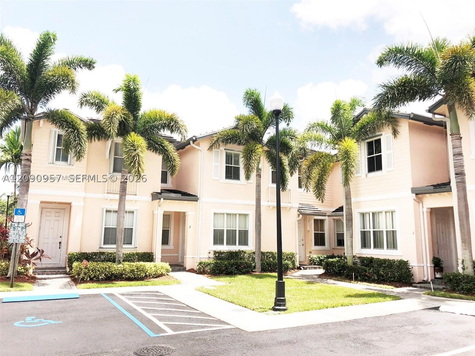 Property Photo: 2884 SE 2nd Dr 2 FL 33033
