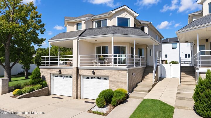 Property Photo:  125 Mansion Avenue  NY 10308 