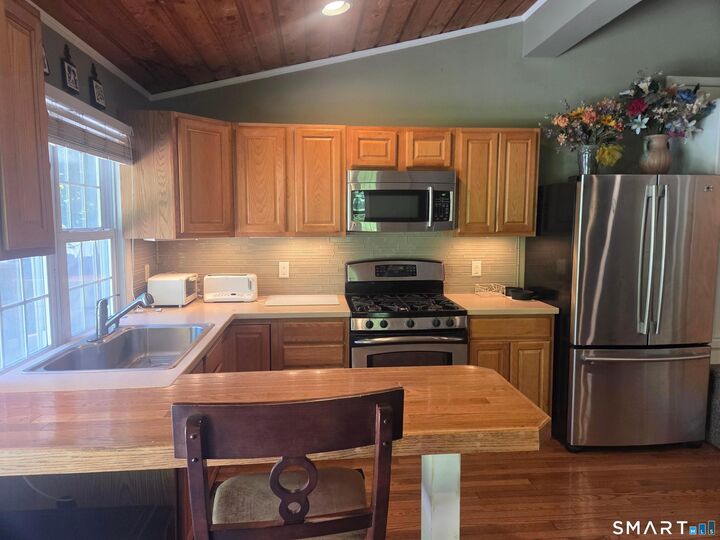 Property Photo:  