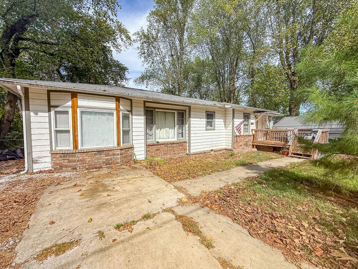 Property Photo:  1003 W Newman Avenue  AR 72601 