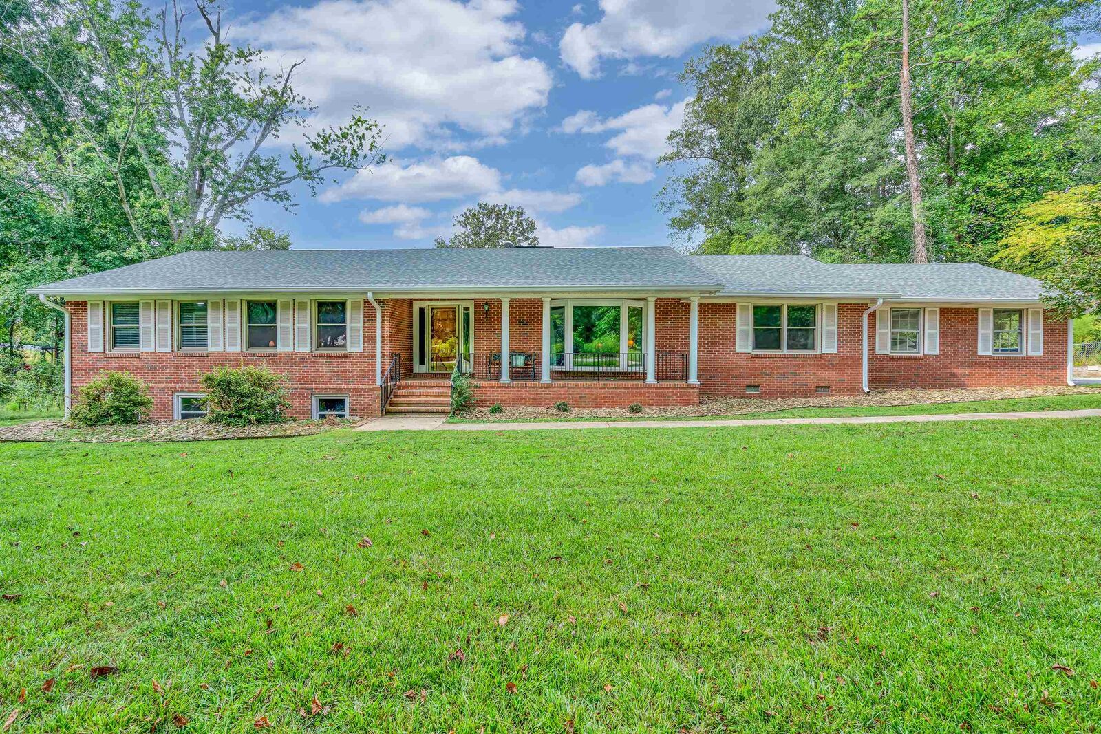 Property Photo: 520 Perrin Drive SC 29307