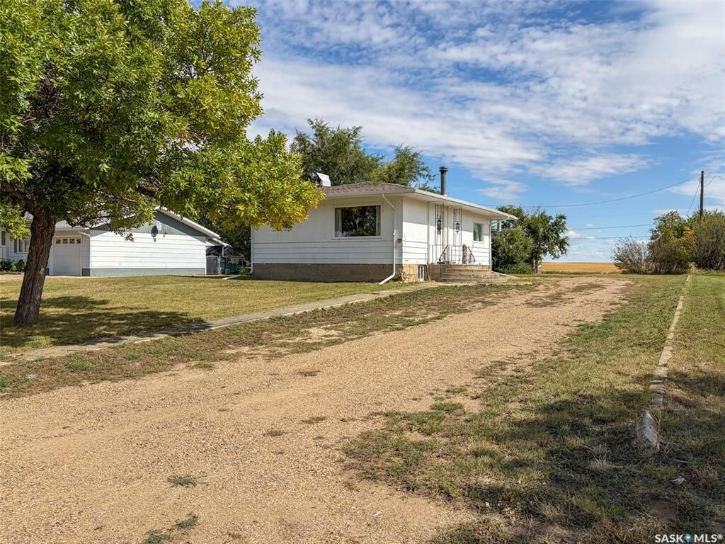 Property Photo:  108 1st Street E  SK S0N 0N0 