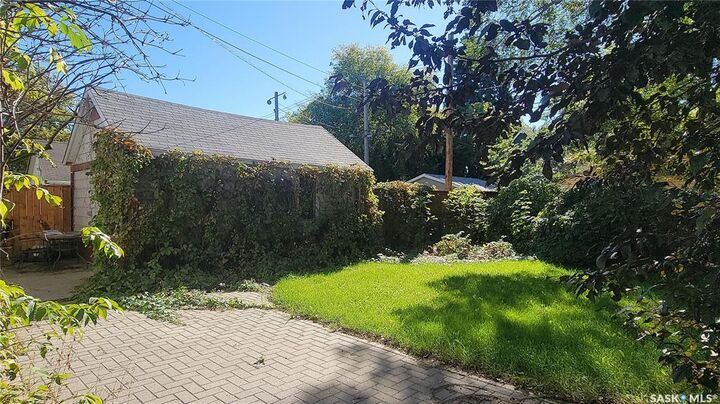 Property Photo:  421 29th Street W  SK S7L 0M3 