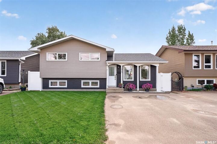 Property Photo:  1515 Caribou Street W  SK S6H 7N5 