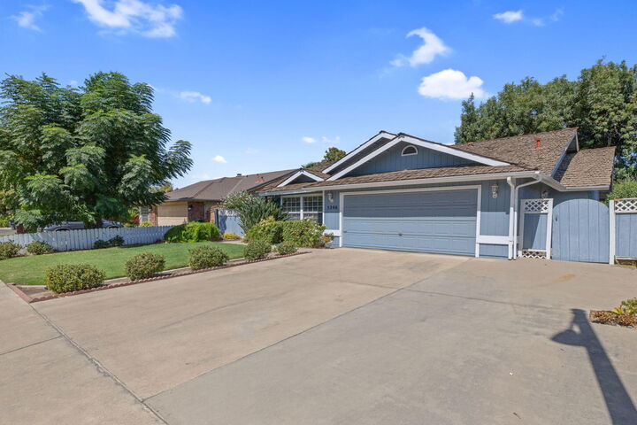 Property Photo:  5206 W Iris Court  CA 93277 