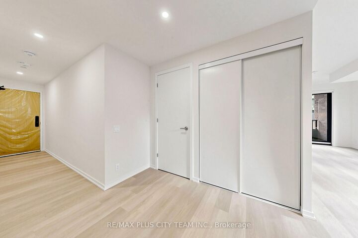 Property Photo:  109 Erskine Avenue 509  ON M4P 0G6 