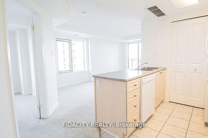 Property Photo:  310 Central Park Drive 4B  ON K2C 4G4 