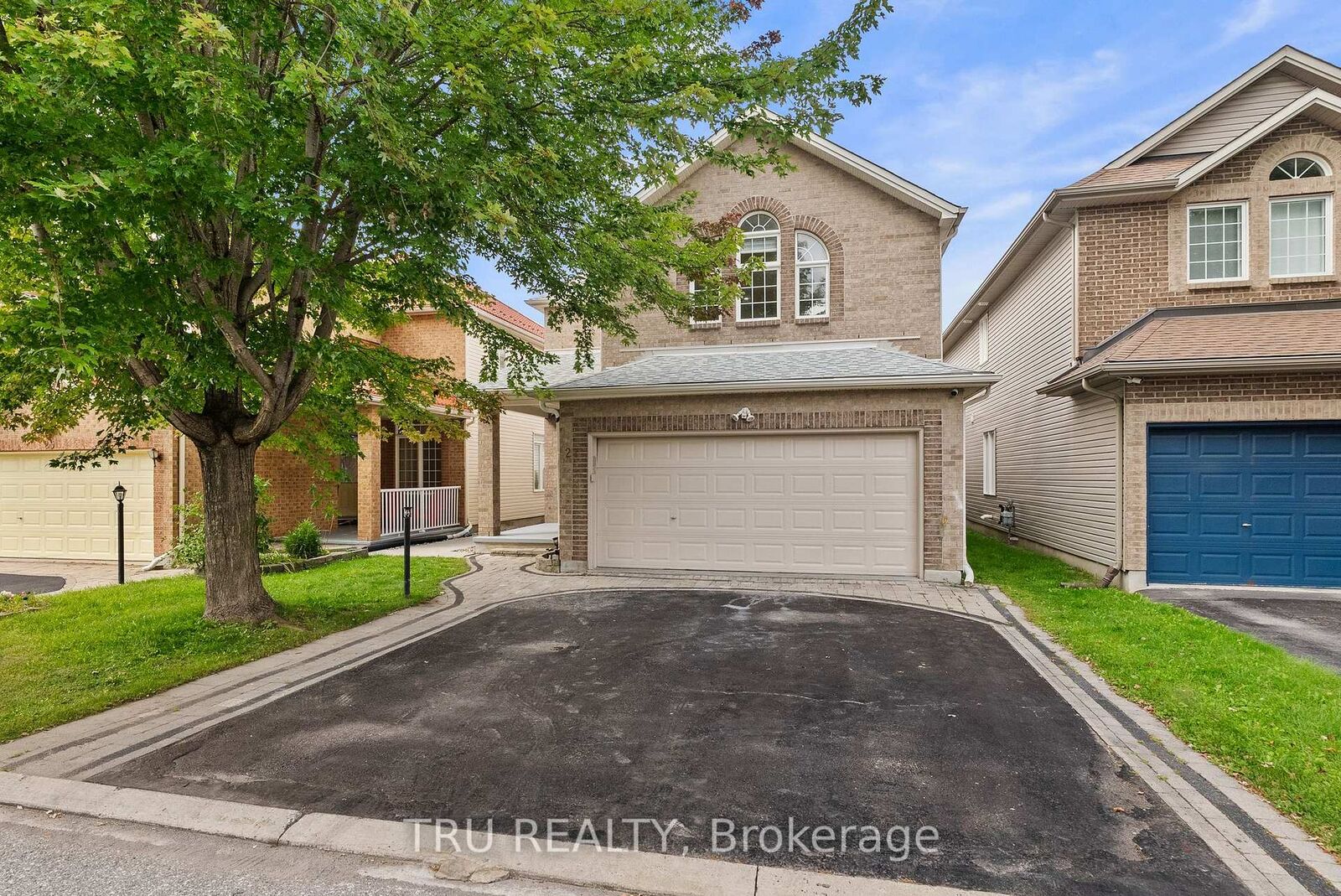 Property Photo:  27 Upminster Way  ON K2J 5H1 