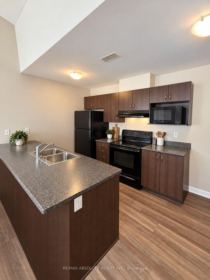 Property Photo:  103 Artesa Private C  ON K2S 0J8 