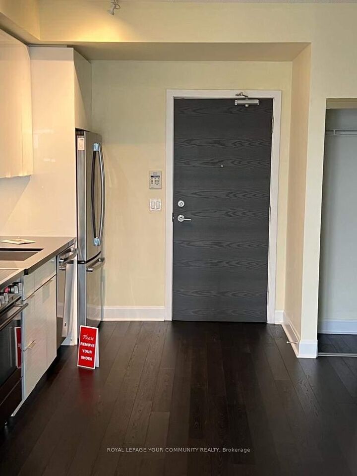 Property Photo:  33 Shore Breeze Drive 3205  ON M8V 1A1 