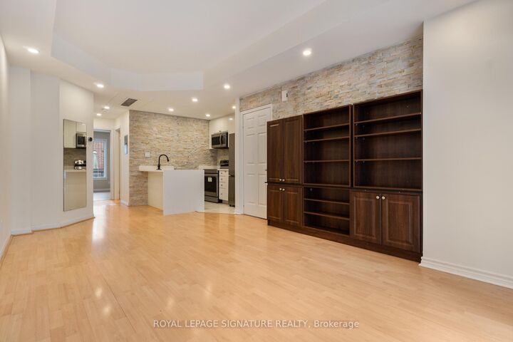 Property Photo:  11 Niagara Street 8  ON M5V 3N9 