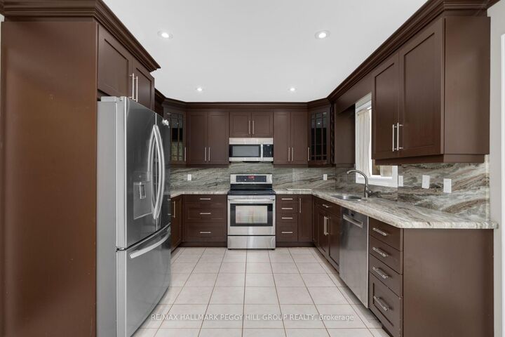 Property Photo:  2 Brown Wood Drive  ON L4M 6N4 