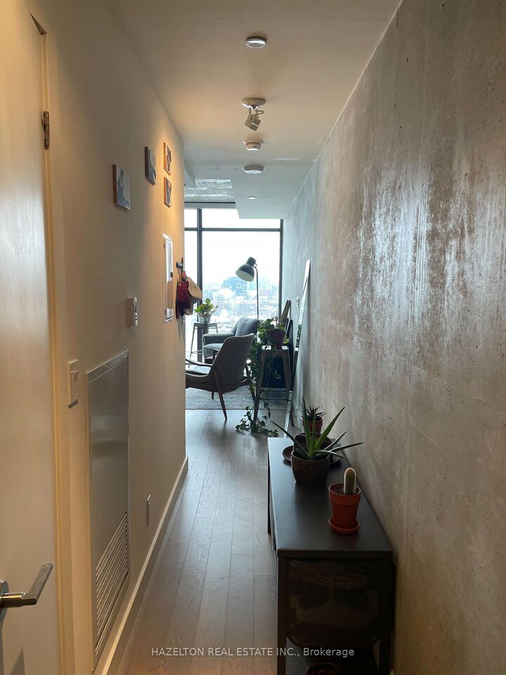 Property Photo:  111 Bathurst Street 1404  ON M5V 2R1 