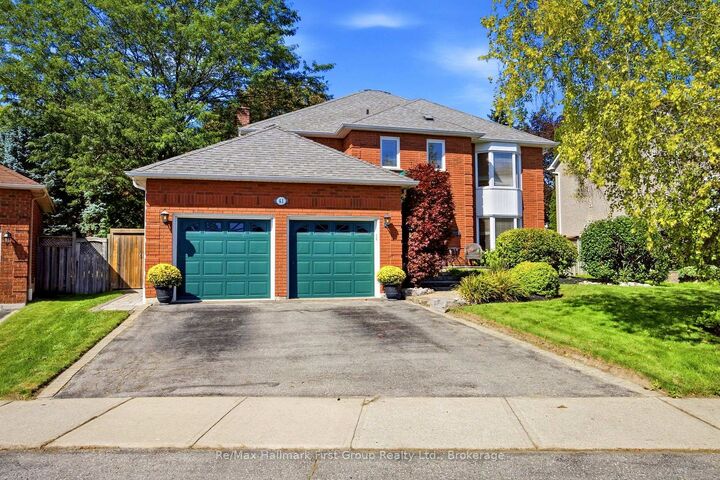 Property Photo:  41 Bancroft Crescent  ON L1R 2J4 
