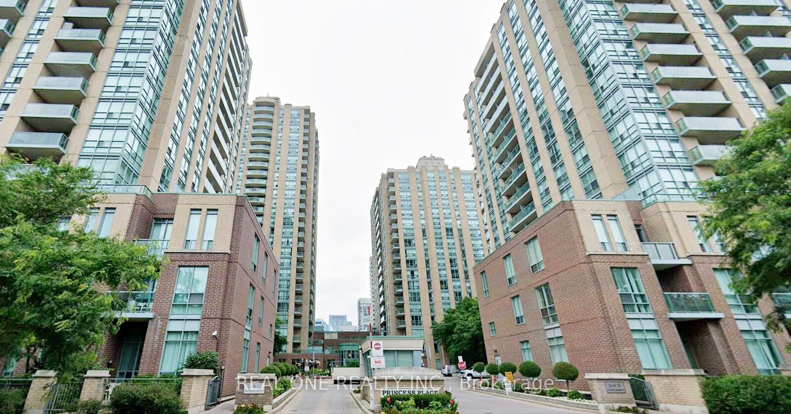 Property Photo: 26 Olive Avenue 1902 ON M2N 7G7
