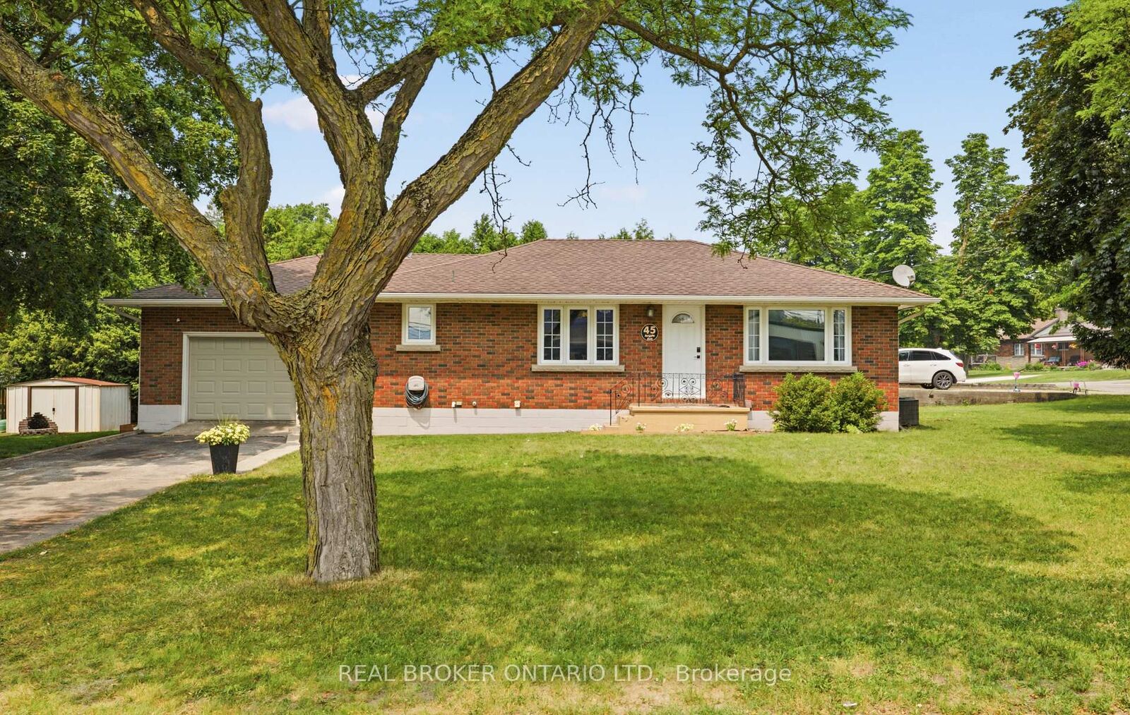 Property Photo:  45 Argyle Avenue  ON N4B 1J4 