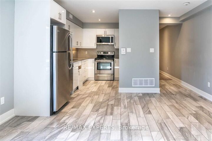 Property Photo:  2 Hyde Avenue Upper  ON M6M 1J3 